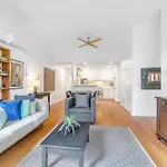 Tranquil 2-Bed Retreat With Parking In Surry Hills