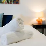 Tranquil 2-Bed Retreat With Parking In Surry Hills