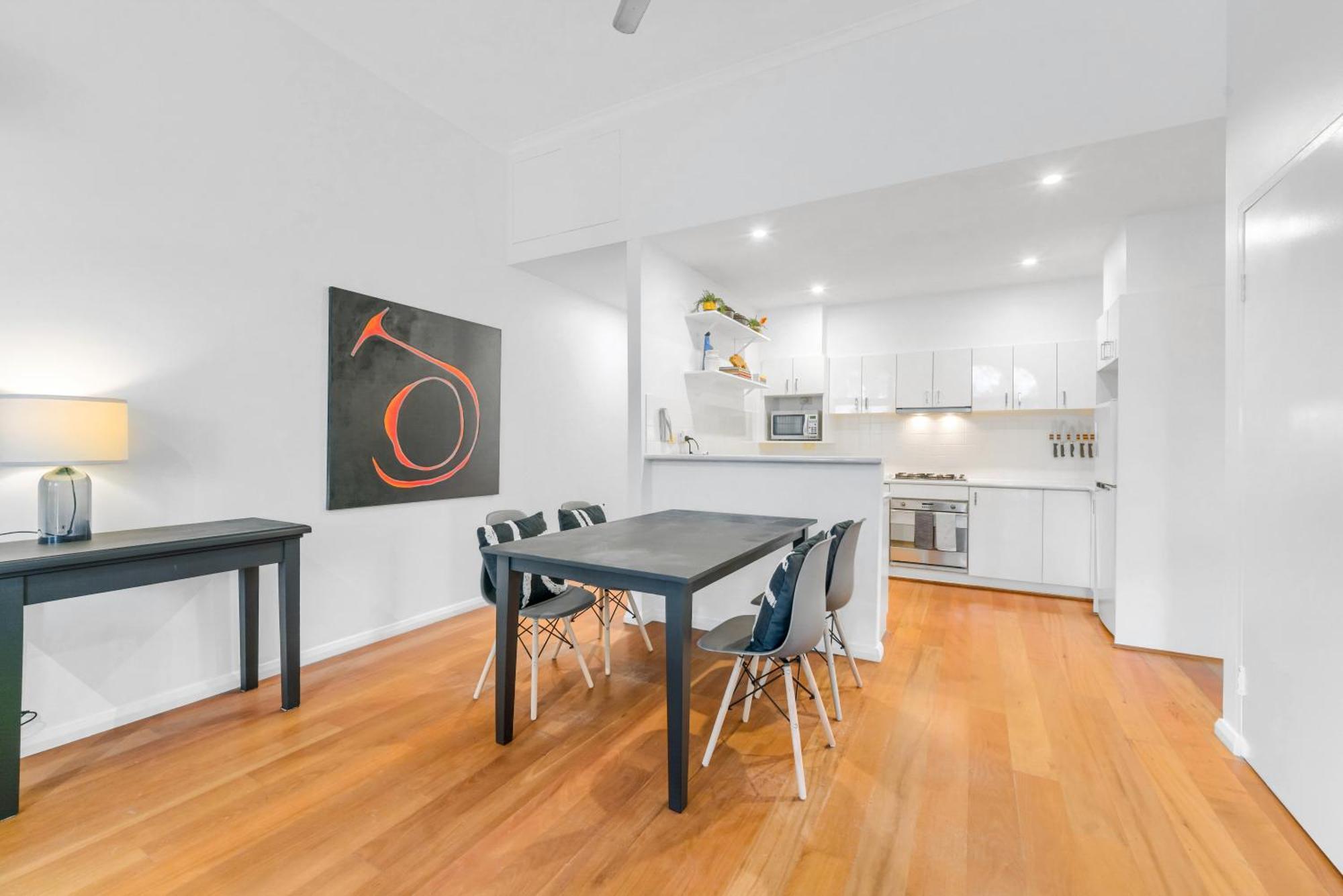 Tranquil 2-bed Retreat With Parking In Surry Hills Apartment *